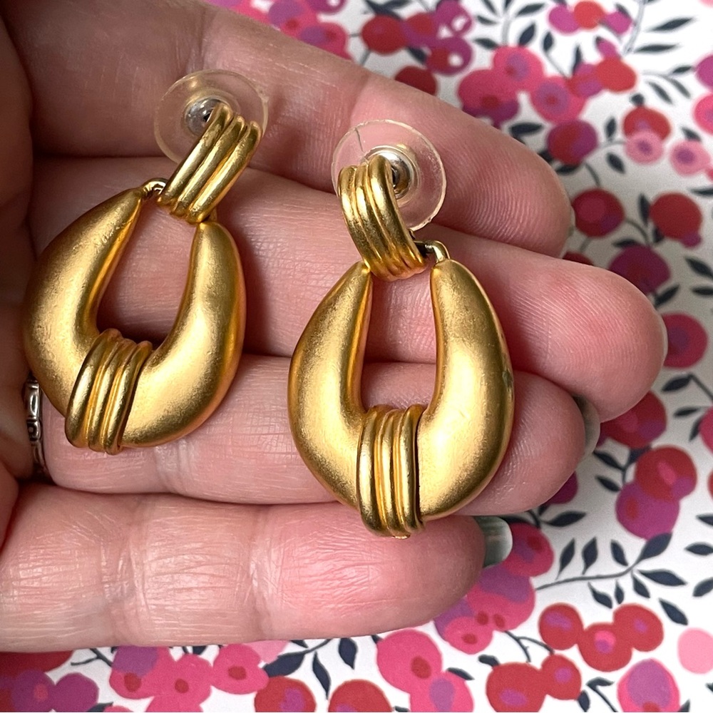Vintage matte goldtone doorknocker earrings Premier Designs